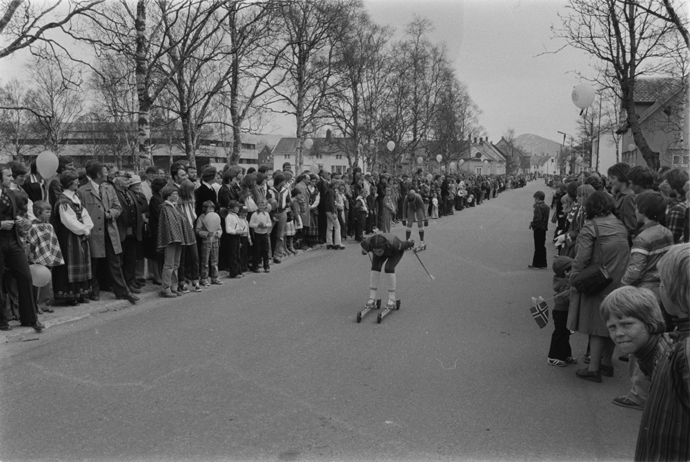 Rulleskirenn på 17.Mai. i Chr.Qualesgt ved Gammelgymmen.