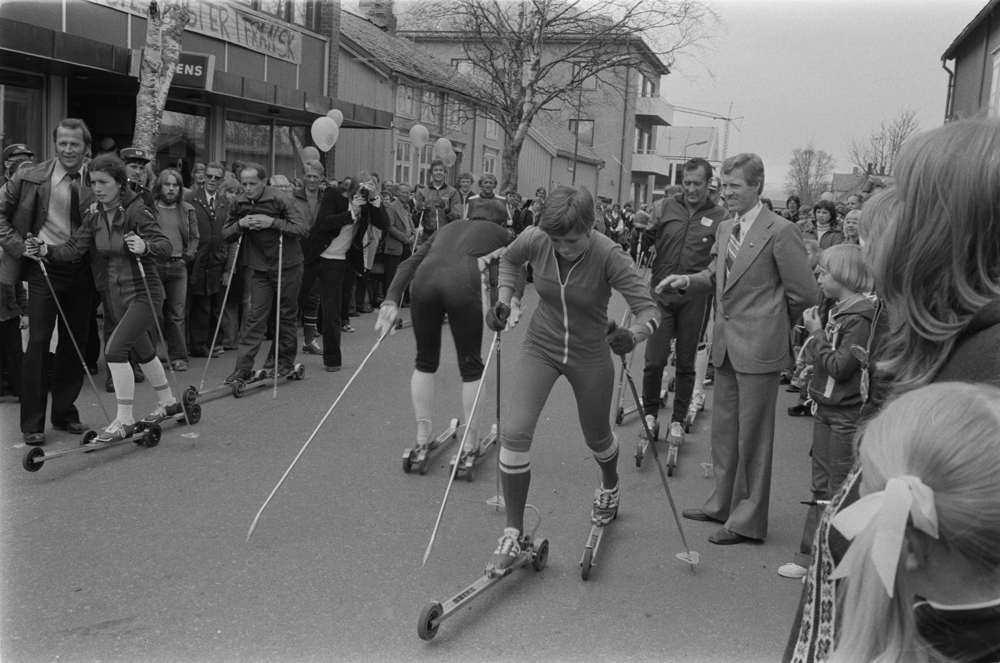 Rulleskirenn på 17.Mai. i Chr.Qualesg. Til venstre Chr.Qualesgt. 19.