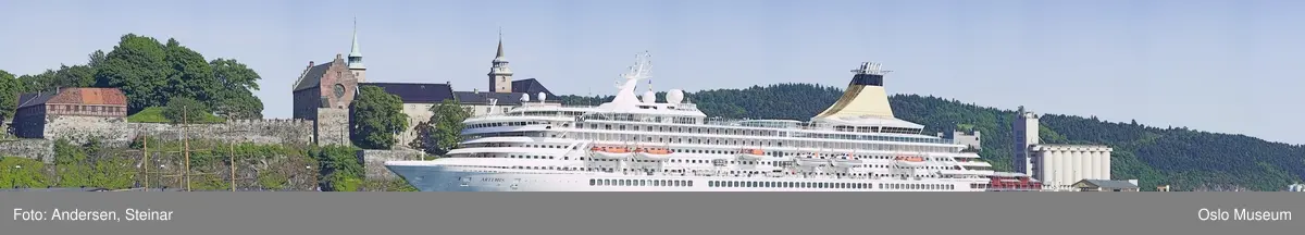 Panorama, utsikt, cruiseskip, seilskute, brygger, havn, fjord, Oslo øst, Oslo vest, Rådhuset, Akershus Festning