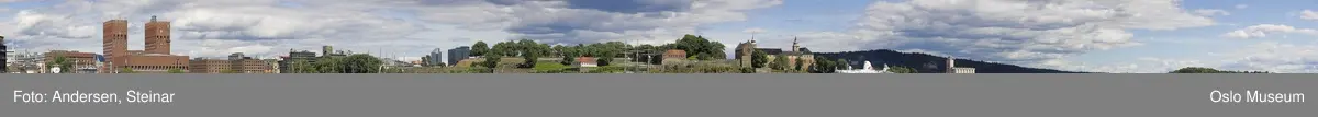 Panorama, utsikt, cruiseskip, seilskute, brygger, havn, fjord, Oslo øst, Oslo vest, Rådhuset, Akershus Festning