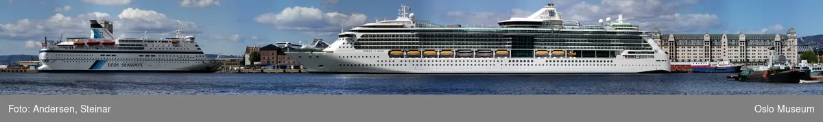 Panorama, utsikt, cruiseskip, havn, fjord, turistbåter, Rådhuset, Akershus Festning, Vippetangen, Sørenga, Ekebergåsen,