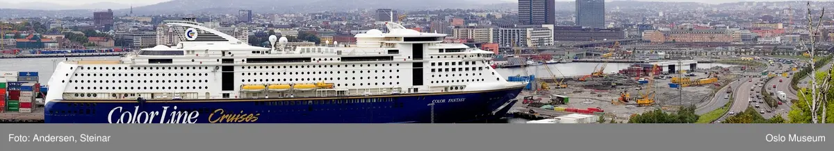 Panorama, utsikt, cruiseskip, seilskute, brygger, havn, fjord, Oslo øst, Oslo vest, Rådhuset, Akershus Festning