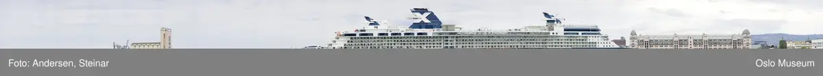 Panorama, utsikt, cruiseskip, seilskute, brygger, havn, fjord, Oslo øst, Oslo vest, Rådhuset, Akershus Festning