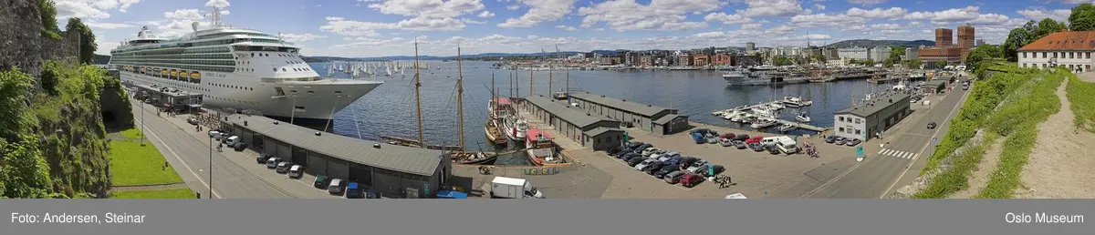 Panorama, utsikt, cruiseskip, seilskute, brygger, havn, fjord, Oslo øst, Oslo vest, Rådhuset, Akershus Festning