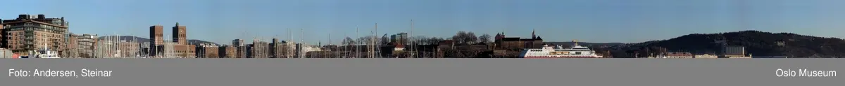 Panorama, utsikt, cruiseskip, seilskute, brygger, havn, fjord, Oslo øst, Oslo vest, Rådhuset, Akershus Festning