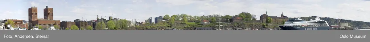 Panorama, utsikt, cruiseskip, seilskute, brygger, havn, fjord, Oslo øst, Oslo vest, Rådhuset, Akershus Festning