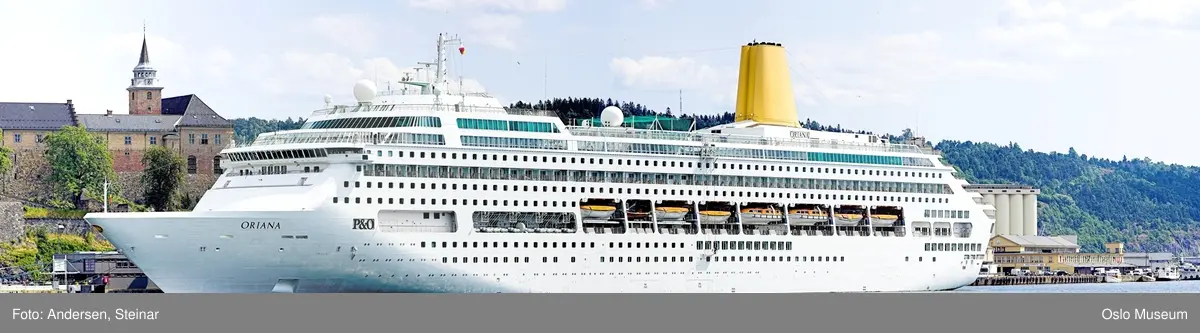 Panorama, utsikt, cruiseskip, seilskute, brygger, havn, fjord, Oslo øst, Oslo vest, Rådhuset, Akershus Festning
