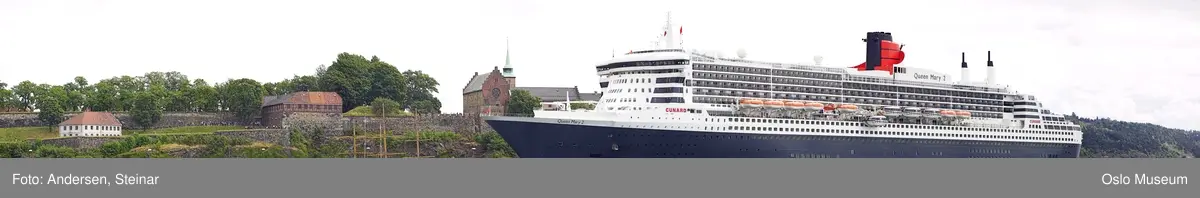 Panorama, utsikt, cruiseskip, seilskute, brygger, havn, fjord, Oslo øst, Oslo vest, Rådhuset, Akershus Festning