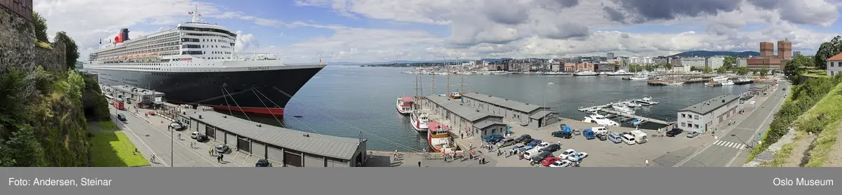 Panorama, utsikt, cruiseskip, seilskute, brygger, havn, fjord, Oslo øst, Oslo vest, Rådhuset, Akershus Festning
