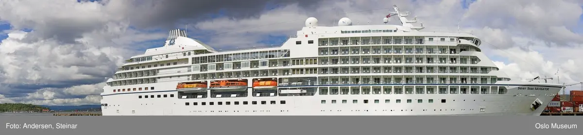 Panorama, utsikt, cruiseskip, seilskute, brygger, havn, fjord, Oslo øst, Oslo vest, Rådhuset, Akershus Festning