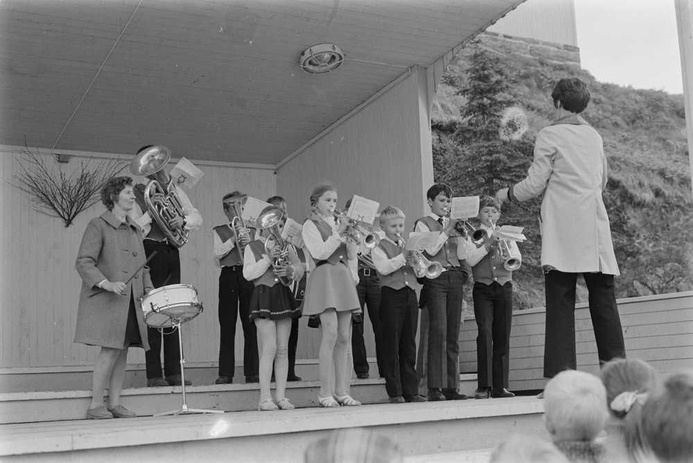 Mini musikkstevne i Sandnessjøen. Unge korpsmusikere som spiller