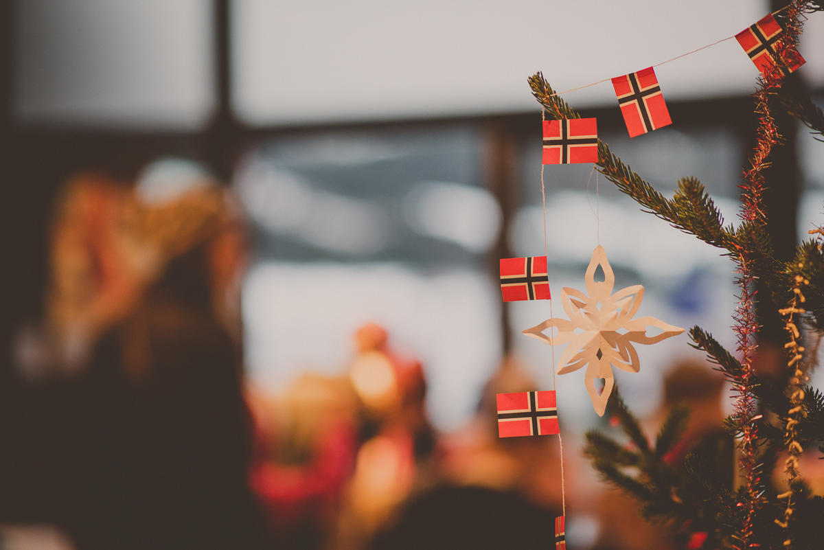 norske flagg på juletre