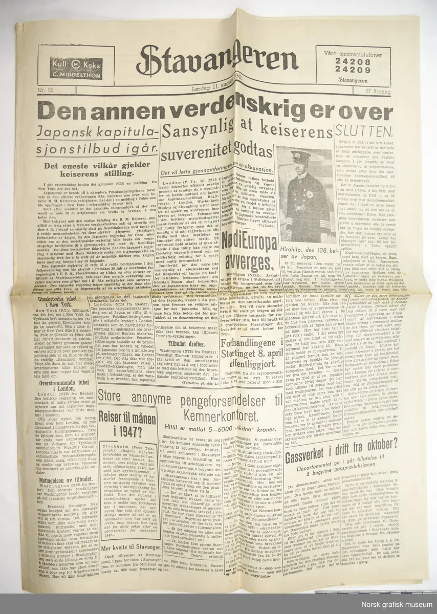 En samling med forskjellige avispapirer: Stavanger Avis, 1ste mai, VG, Merkur, Stavangeren, Aftenposten og Morgenbladet.