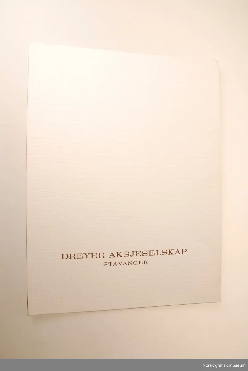 Boken Stjørnir og Vettiljos, av Hans Henrik Holm. Denne utgaven har tresnitt av Hans Gerhard Sørensen.