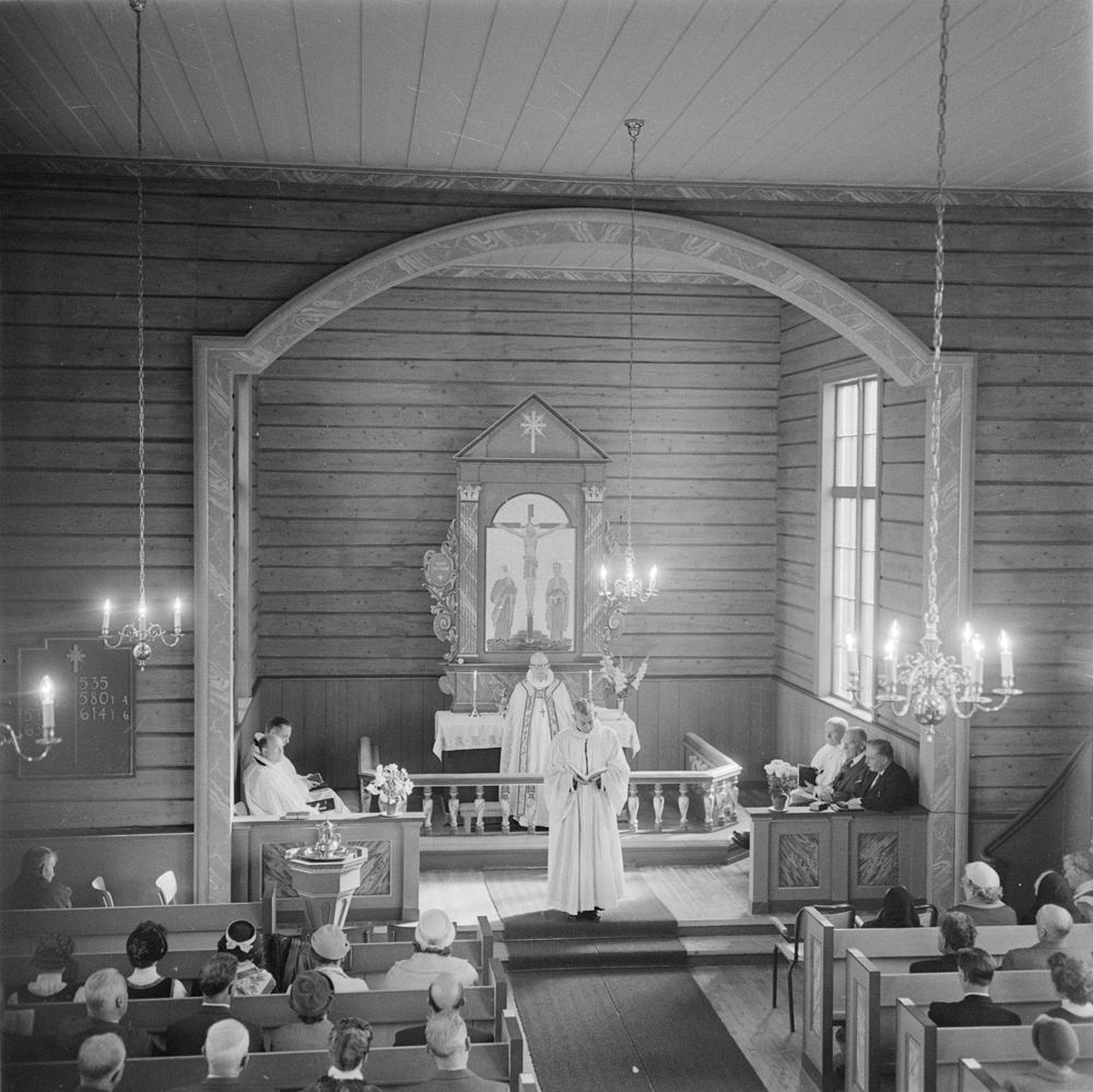 Hattfjelldal prestegjeld 100 år.
Gudstjeneste i kirka.