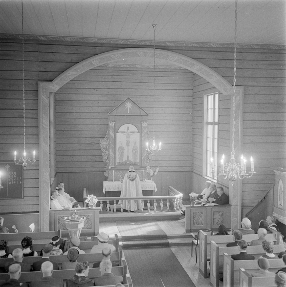 Hattfjelldal prestegjeld 100 år.
Gudstjeneste i kirka.