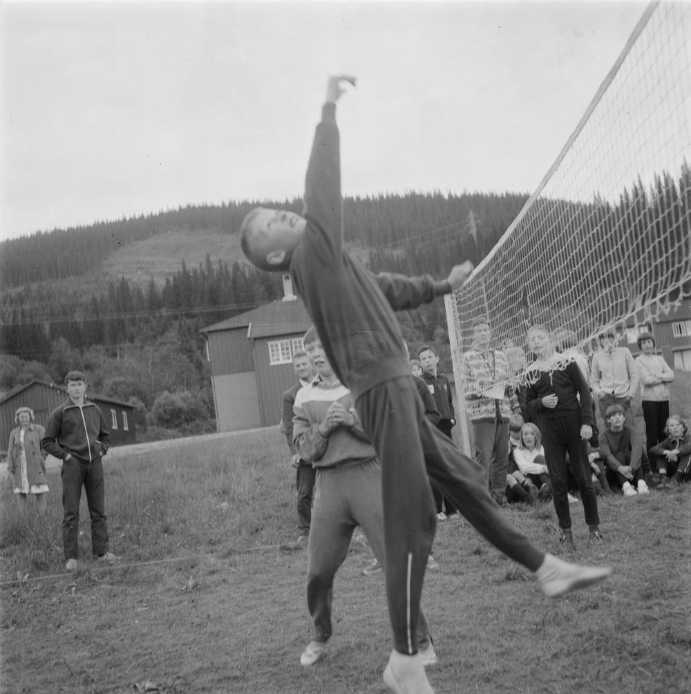 Idrettsleir på Bjerka. Volleyball