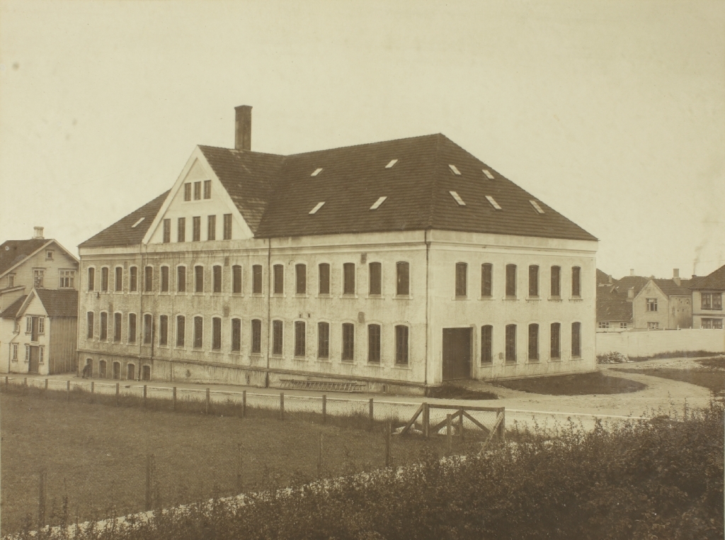 Jonas Øglænds sykkelfabrikk. Nybygg i Erling Skjalgsonsgate, Sandnes.