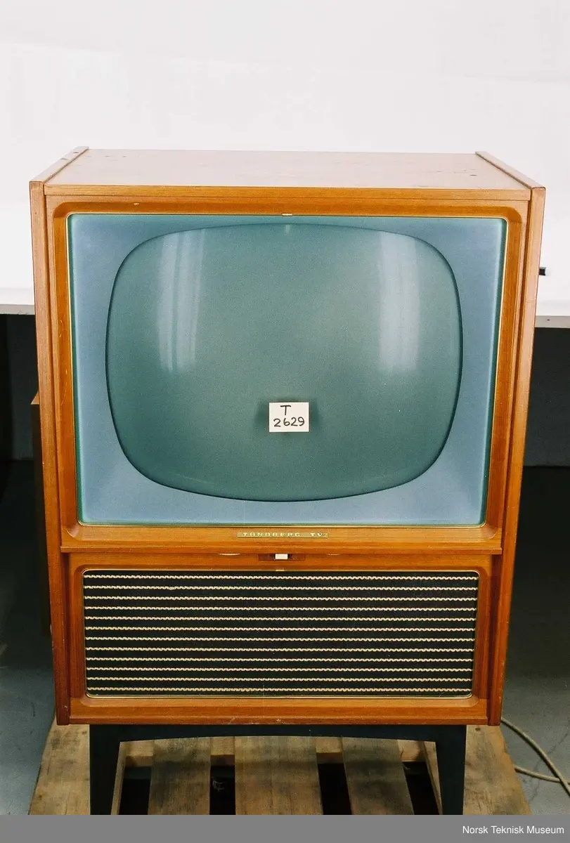 Sort-hvit
Tandberg TV, 1-53-18, Nr 44760