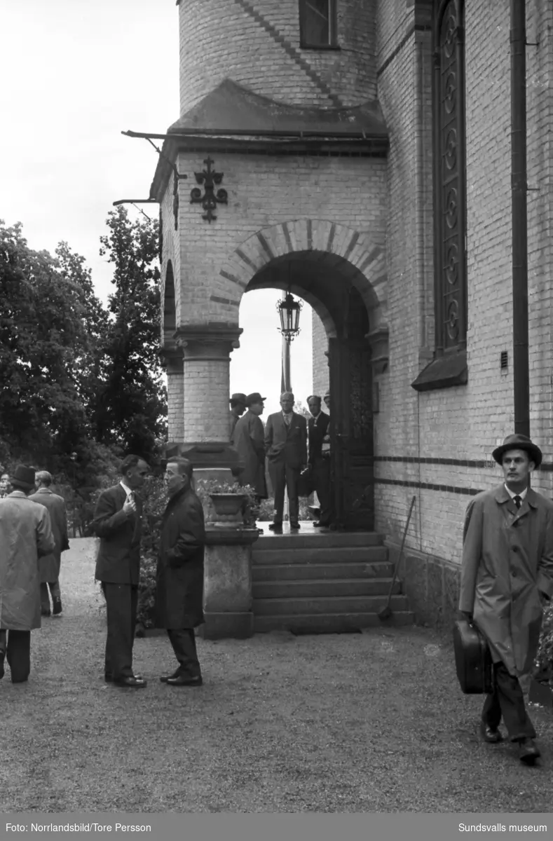 Arkivdagar på Merlo slott med studie av ett brunnet säkerhetsskåp.