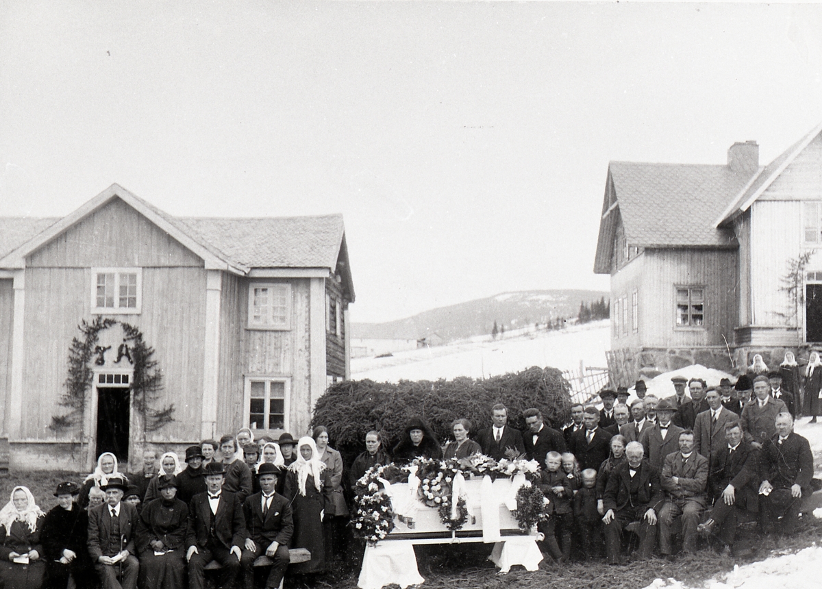 Gravferd etter Torger Aastad.