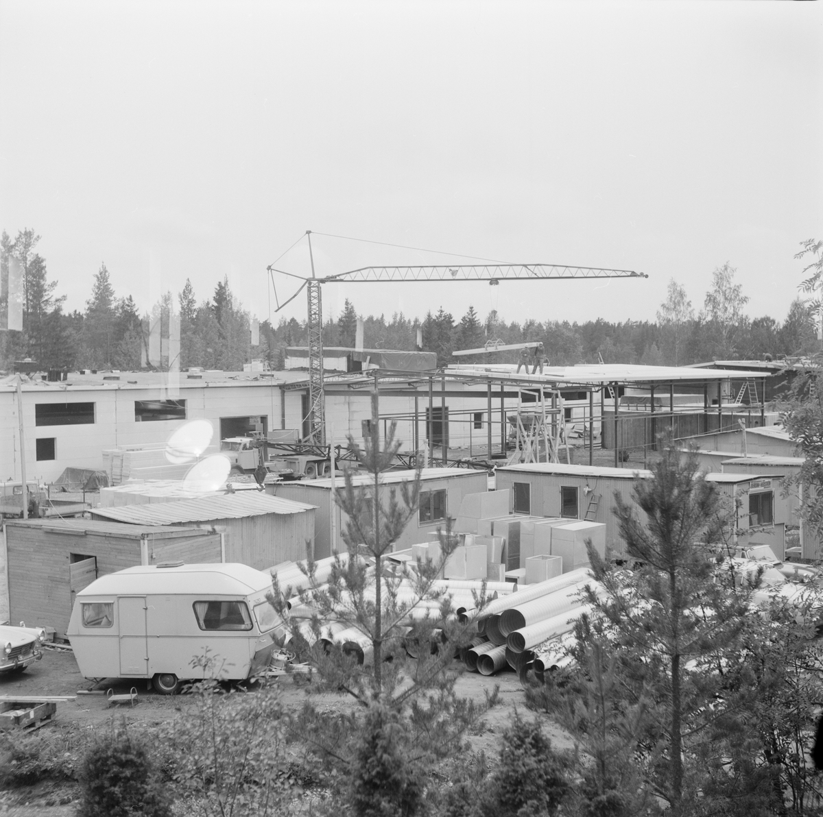 Byggande av skyddad verkstad, Tierp, Uppland, september 1971