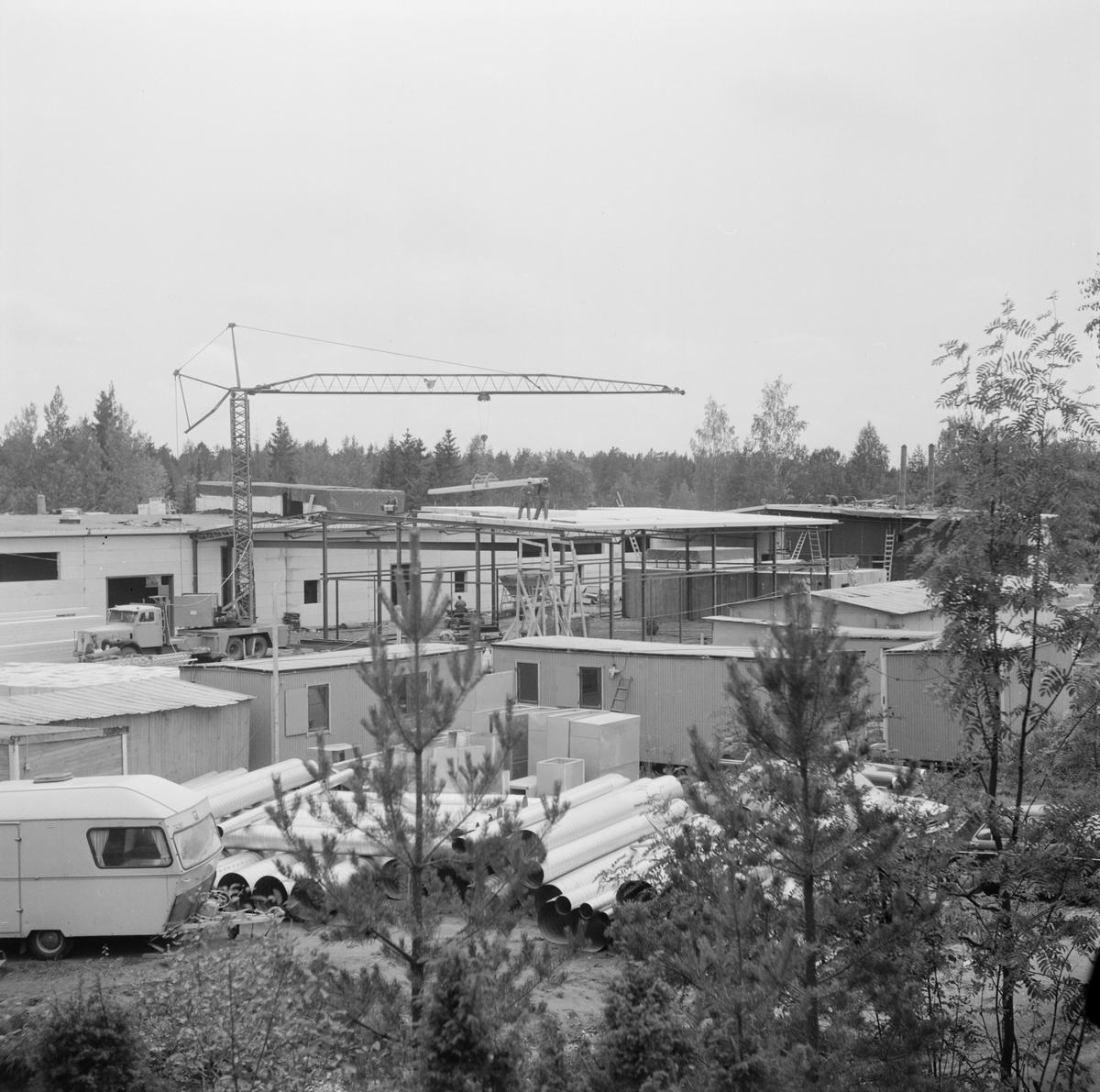 Byggande av skyddad verkstad, Tierp, Uppland, september 1971