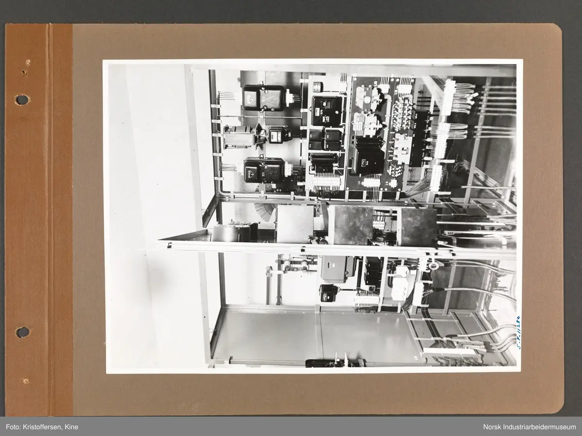 Fotoalbum med 48 sider og 46 innlimte fotografier fra Norsk Hydro på Herøya.