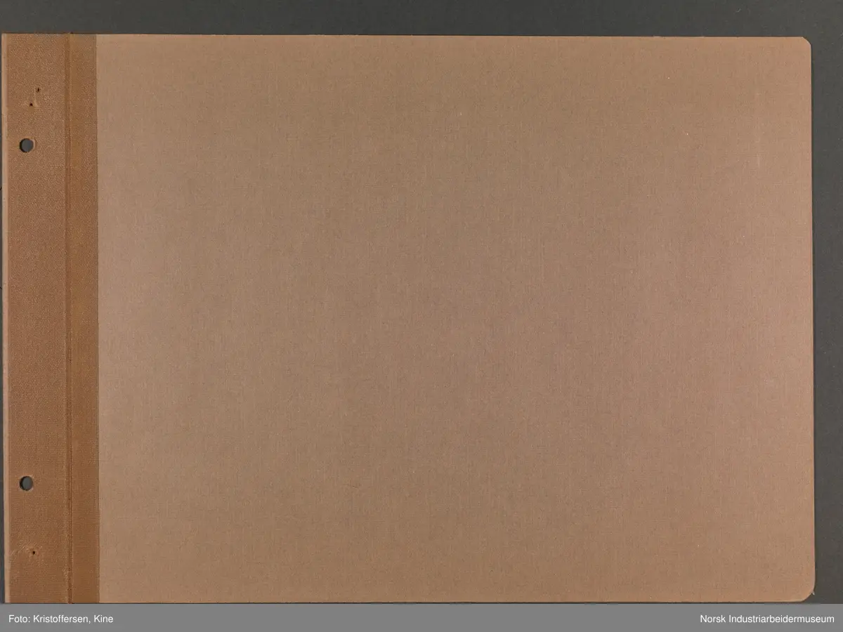 Fotoalbum med 48 sider og 46 innlimte fotografier fra Norsk Hydro på Herøya.