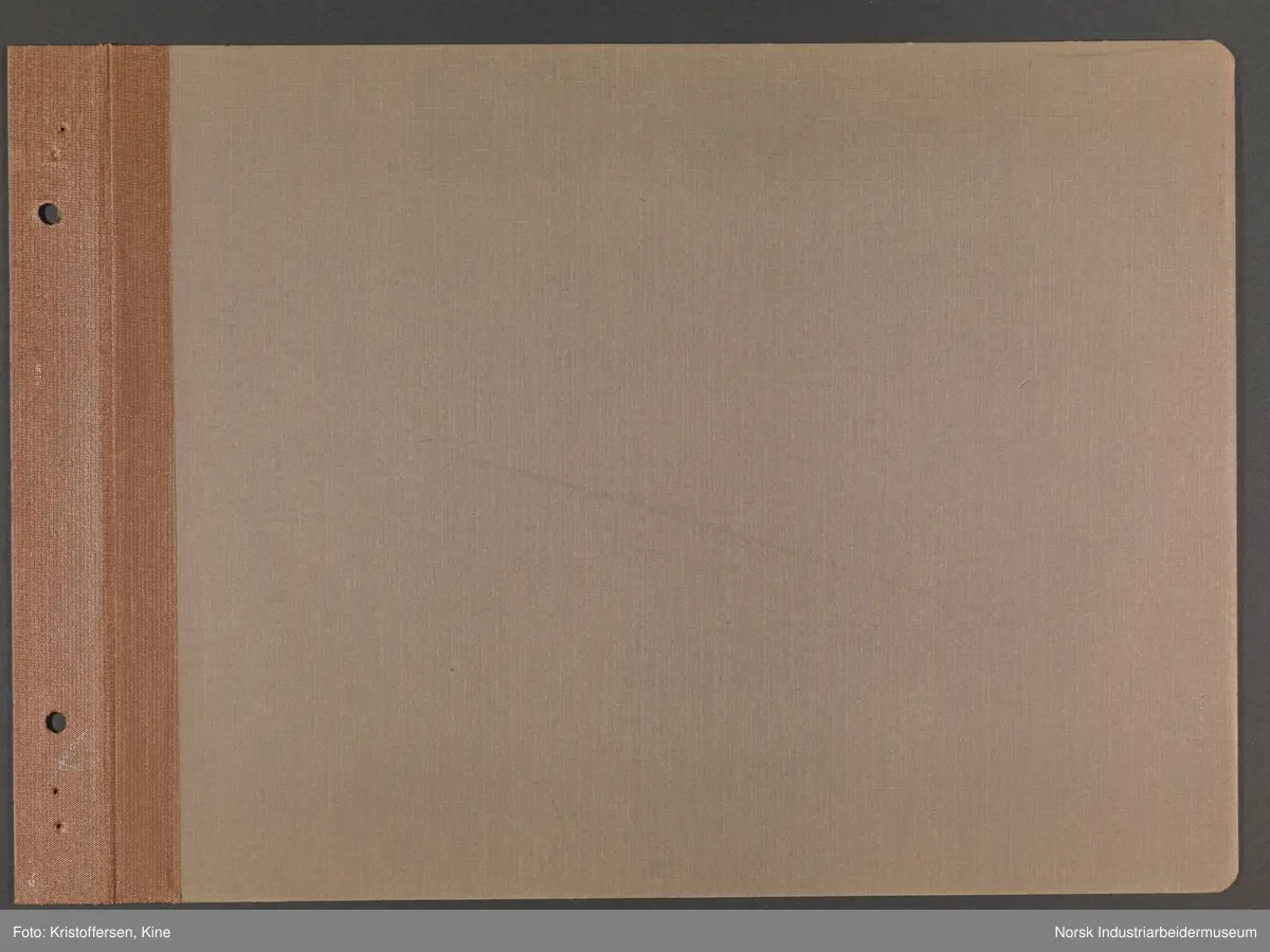 Fotoalbum med 48 sider og 46 innlimte fotografier fra Norsk Hydro på Herøya.