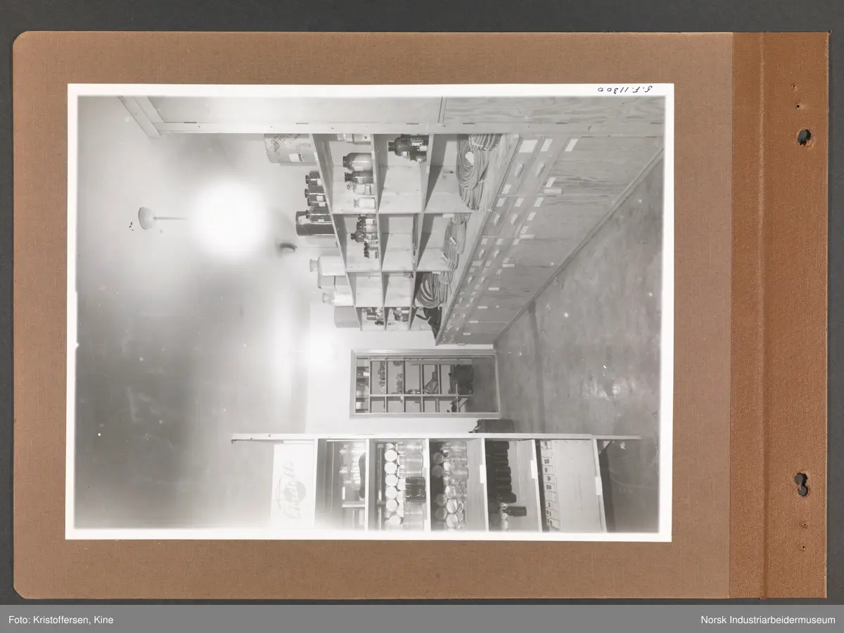 Fotoalbum med 48 sider og 46 innlimte fotografier fra Norsk Hydro på Herøya.