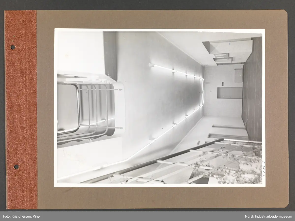 Fotoalbum med 48 sider og 46 innlimte fotografier fra Norsk Hydro på Herøya.