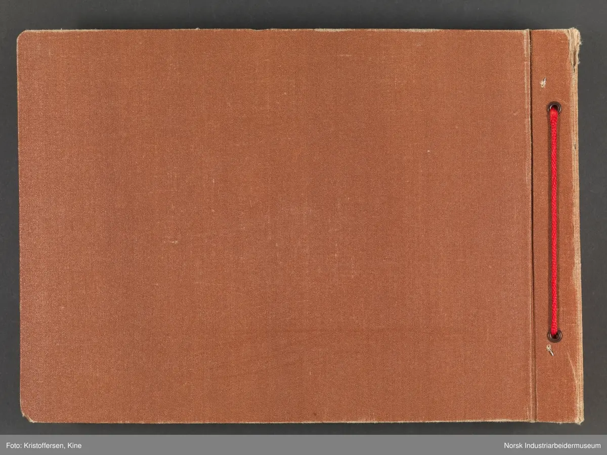 Fotoalbum med 48 sider og 46 innlimte fotografier fra Norsk Hydro på Herøya.