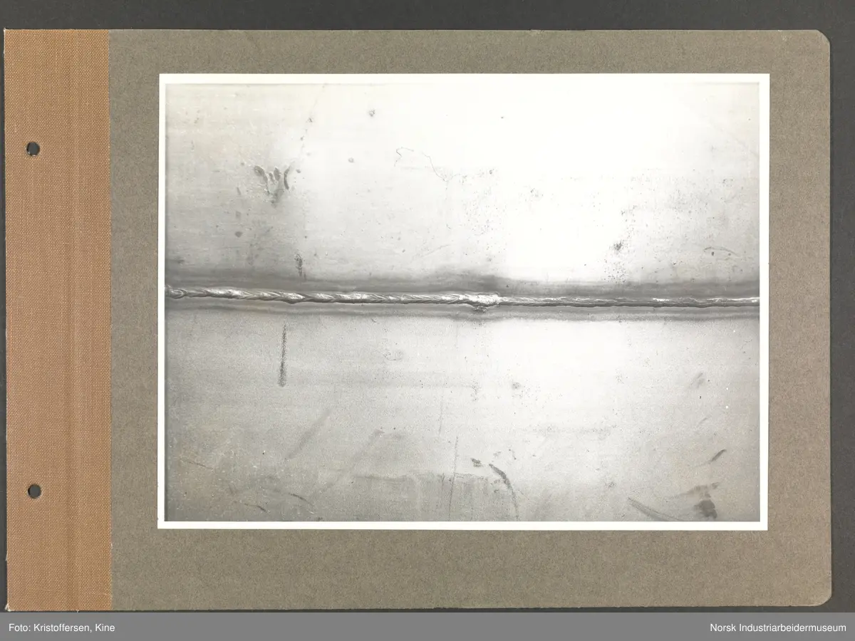 Fotoalbum med 48 sider og 69 innlimte fotografier fra Norsk Hydro på Herøya.