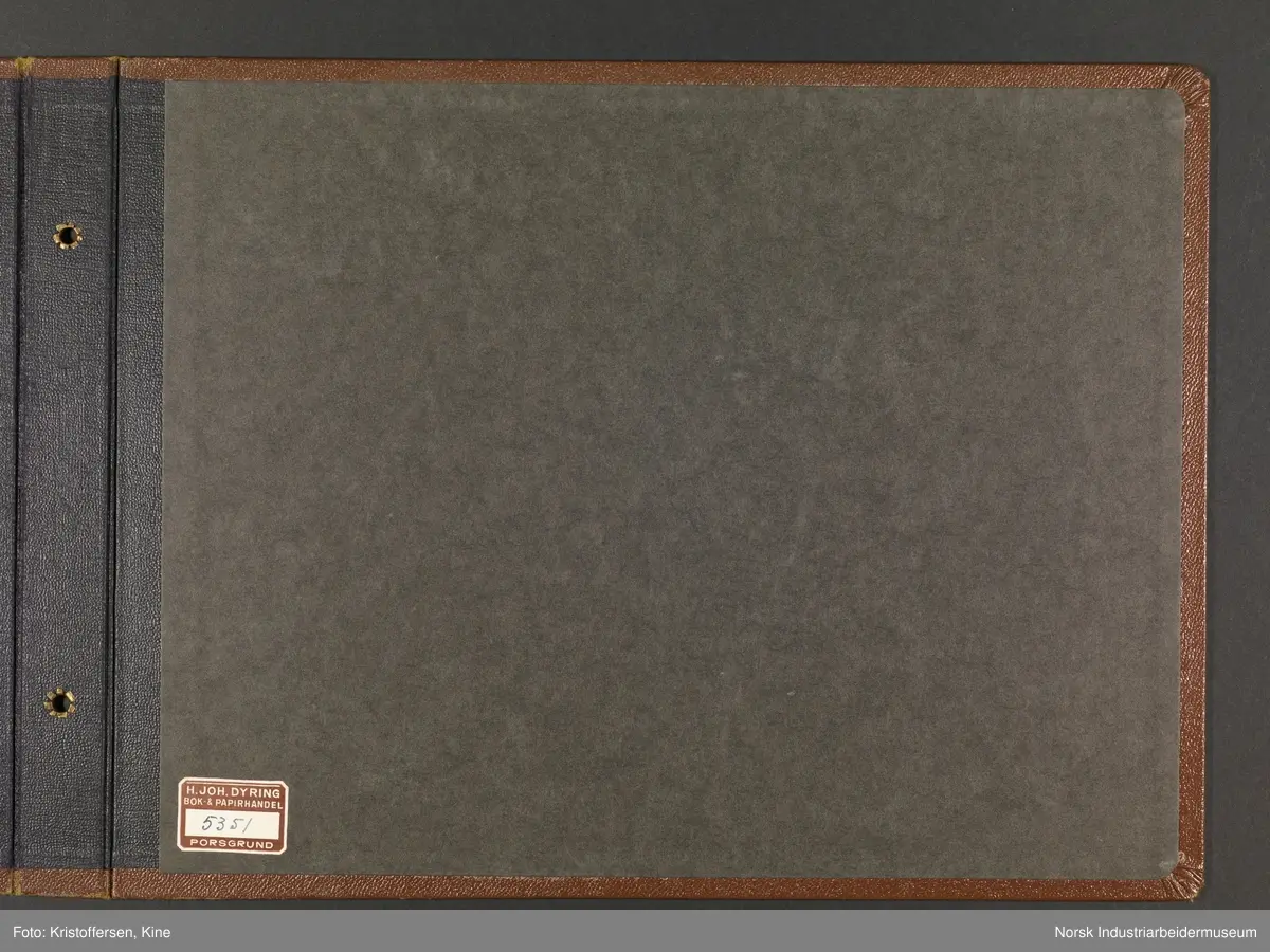 Fotoalbum med 48 sider og 61 innlimte fotografier fra Norsk Hydro på Herøya.