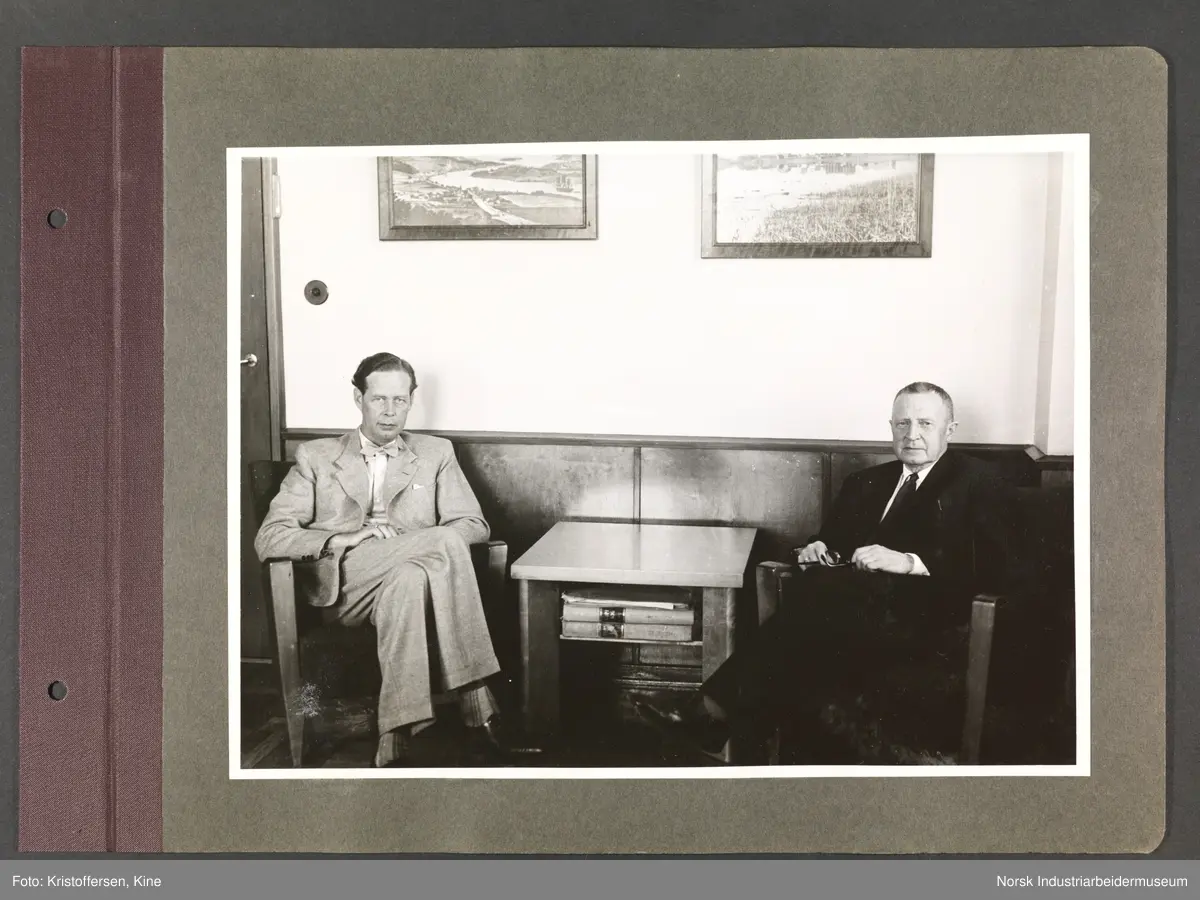 Fotoalbum med 48 sider og 56 innlimte fotografier fra Norsk Hydro på Herøya.