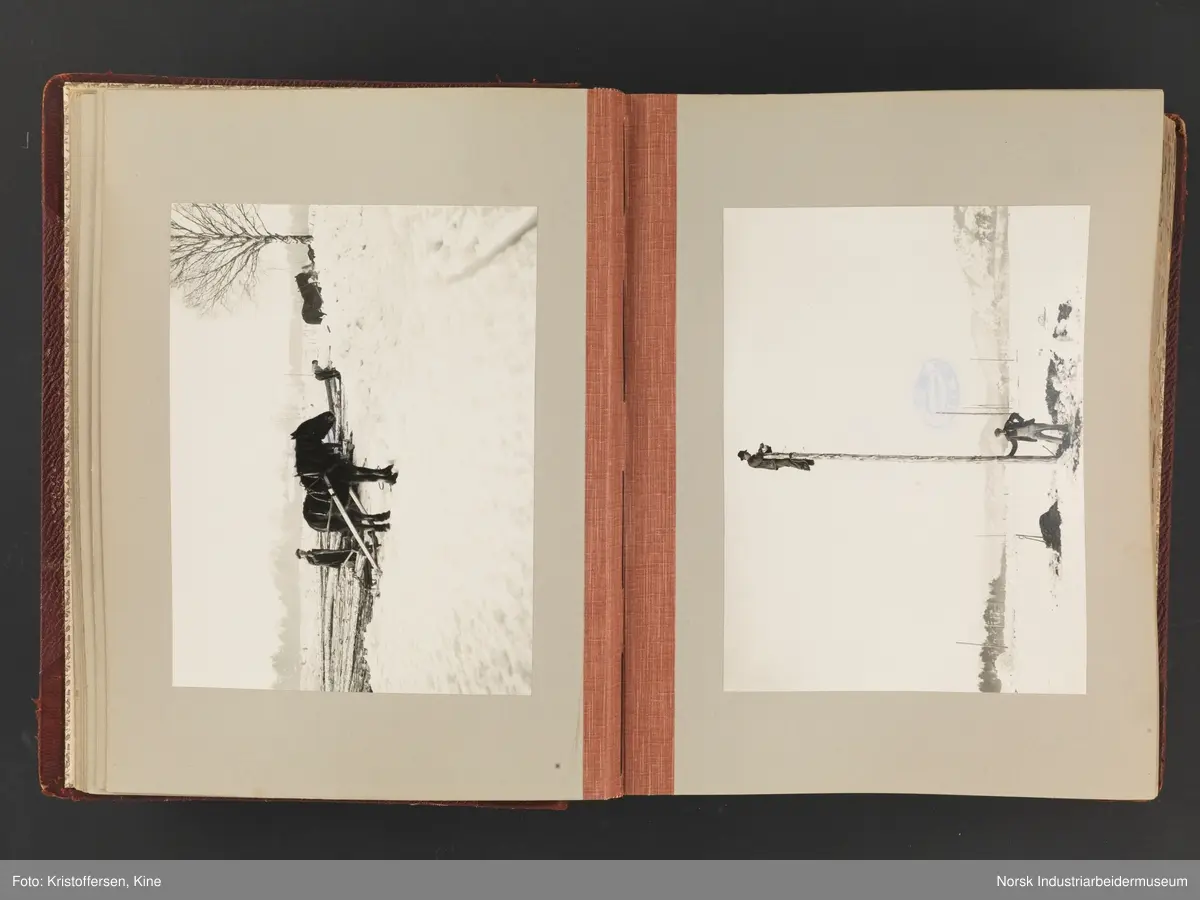 Fotoalbum med 88 sider og 164 innlimte fotografier fra Norsk Hydro på Herøya. Fotografiene viser starten av Eidanger Salpeterfabriker