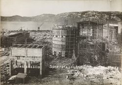 Kalksteinsilo, sprøytetårn, inndampningsanlegg