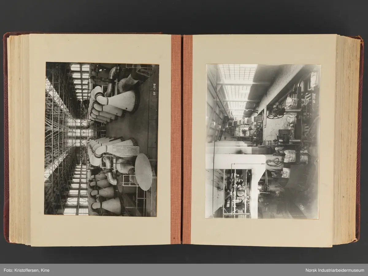 Fotoalbum med 88 sider og 116 innlimte fotografier fra Norsk Hydro på Herøya. Fotografiene viser starten av Eidanger Salpeterfabriker