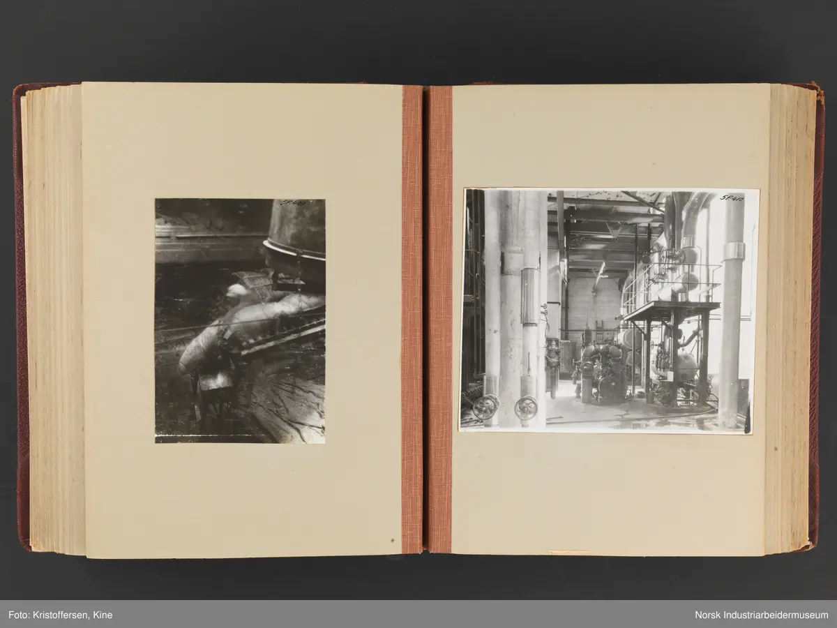 Fotoalbum med 88 sider og 116 innlimte fotografier fra Norsk Hydro på Herøya. Fotografiene viser starten av Eidanger Salpeterfabriker