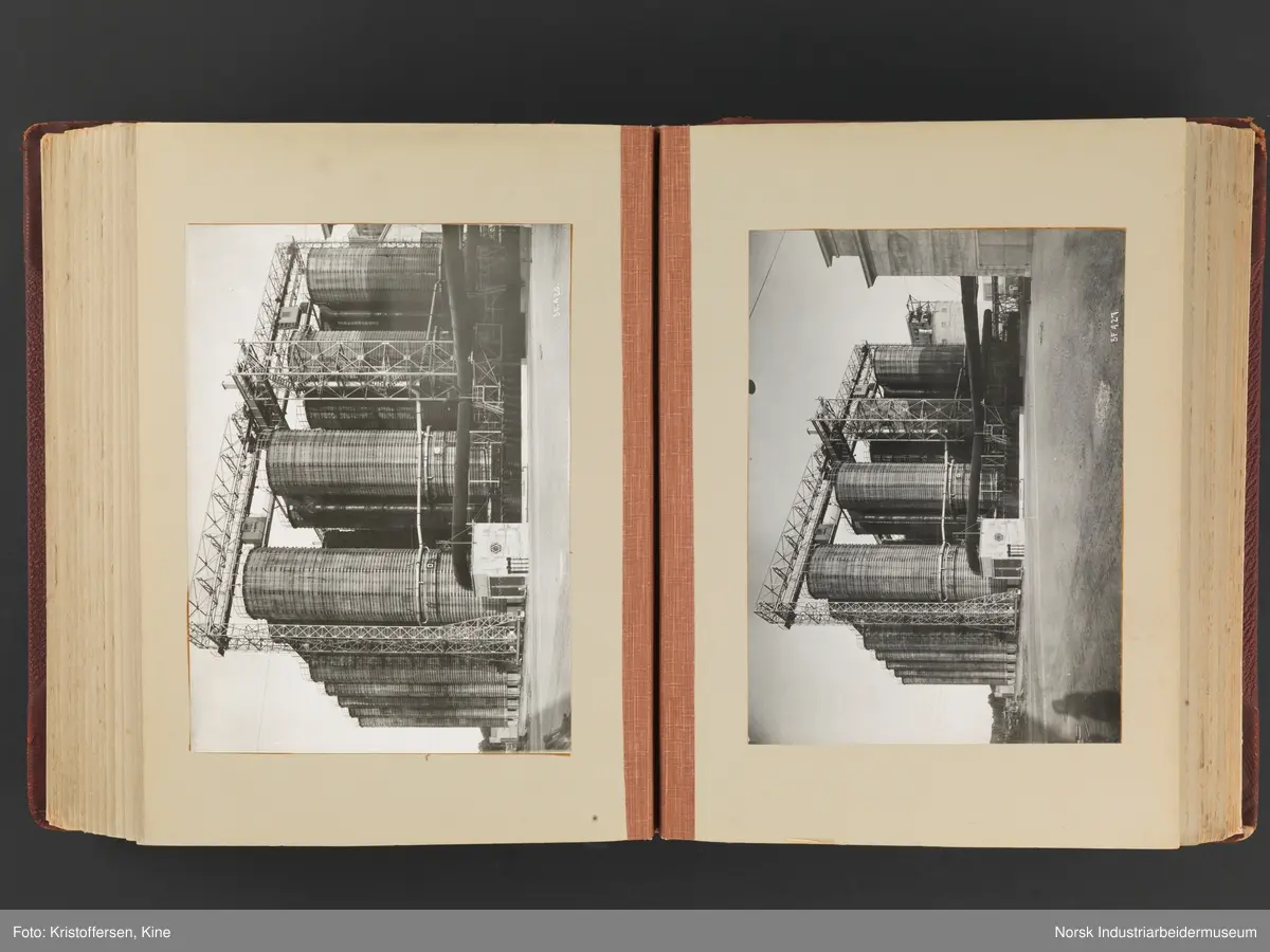 Fotoalbum med 88 sider og 116 innlimte fotografier fra Norsk Hydro på Herøya. Fotografiene viser starten av Eidanger Salpeterfabriker