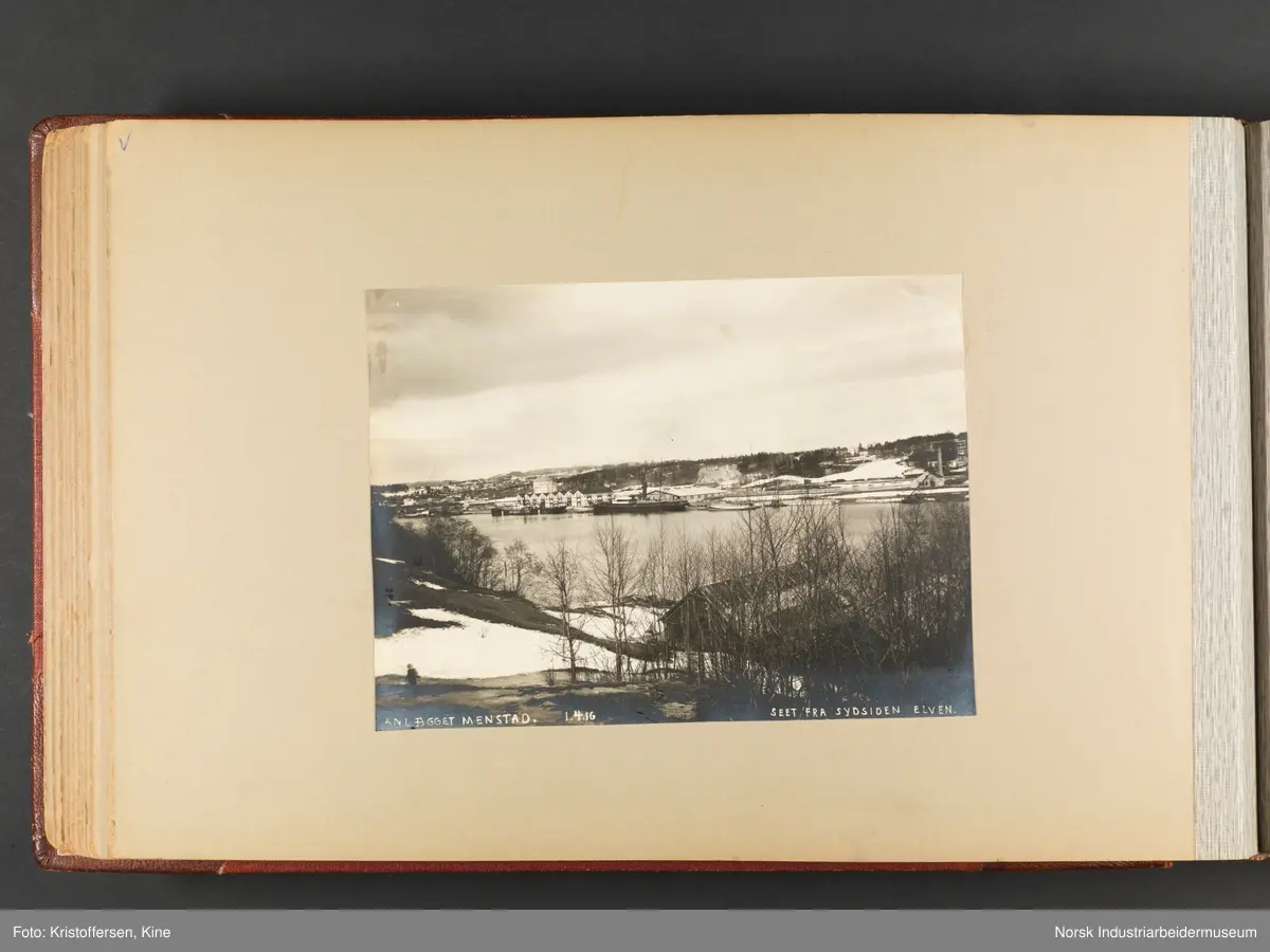 Fotoalbum med 100 sider og 53 innlimte fotografier fra Menstad i Skien
