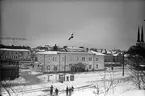 Växjö station. Växjö domkyrka till höger i bild.