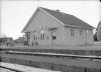 Stationshuset i Raus sett från bangården.