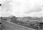 Markaryds båda stationshus. Till vänster Hässleholm - Markaryds, HMJ, stationshus. Till höger Skåne - Smålands Järnvägs, SSJ, stationshus Markaryd Västra.