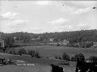 Station anlagd 1898, öppnad 25.11.1899, stationshus med en och en halv våning i trä. Nedklassad till hållplats och avbemannad 1.10.1934 och i samband med detta togs semaforen bort. 1955 återbemannades Mjöbäck och ljussignaler och växelförregling uppsattes. I maj 1959 blev Mjöbäck åter hållplats. Stationen anlagd 1900. 1949 reparerades tjänstelokal och bostad