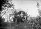 T semafor
Stationen anlades 1904. Stationshuset, en- och enhalvvånings i trä, i vinkel, moderniserades 1948