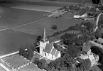 Flygfoto över kyrkan och stationen
Stationen anlades 1878 och är förenad med poststation. Tvåvånings träbyggnad .Öppnad 1/11 1878