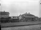 Stationen anlades 1873. Stationsbyggnaden ombyggdes 1935. Då tillkom manskapsrum i stationshusets södra ände. Mekaniskt ställverk anlades 1926 och utökades 1947, då också samtliga semaforer utbyttes mot huvudljussignaler. Bangården fick 1925 två nya spår samt ett utdragsspår