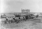 Litet envånings stenhus lika Gistadtypen. Stationen anlades 1873. En- och en halv vånings stationshus i tegel.
Tåget består av Statens Järnvägar, SJ Ca lok, ?F?, C2b, B3b, B3a, ?, ?, C1, C1, C1, C2b, DC1b.
TT